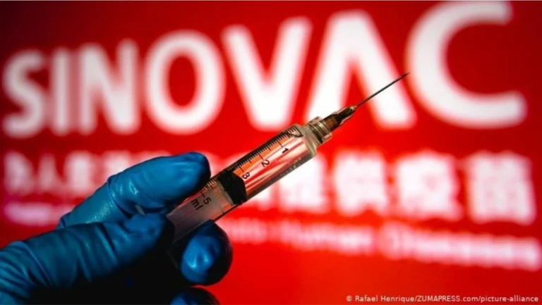 La vacuna china recibe aprobación de O BSH para uso masivo