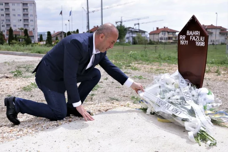 Haradinaj kujton heroin Bahri Fazliu: Rënia e tij, shembull si sakrifikohet për Atdheun