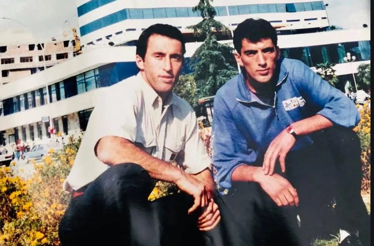 Haradinaj përkujton 24-vjetorin e rënies së vëllait, Luanit