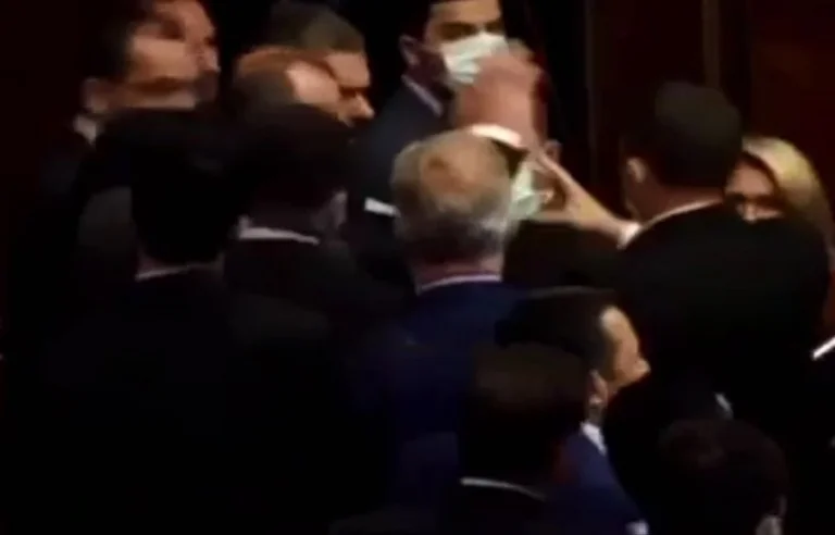 Momenti kur Kastrati i PDK-së e përplas Zybën e VV-së (VIDEO)