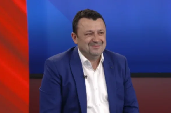 A u takuan zyrtarët e PDK-së me Kadri Veselin, tregon Hajdar Beqa