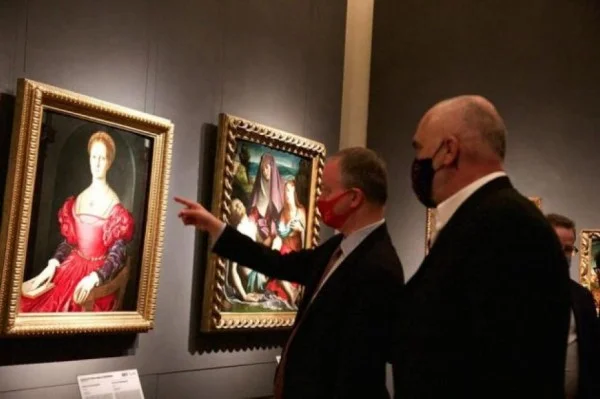 ​Rama në Firence, viziton muzeun Uffizzi, bashkë me kardinalin shqiptar Ernest Troshani