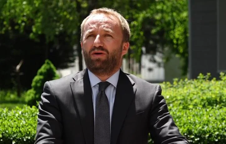 Tahiri: Të shkarkohet Donika Gërvalla, ajo po flet si pasardhësi i kasapit të Ballkanit