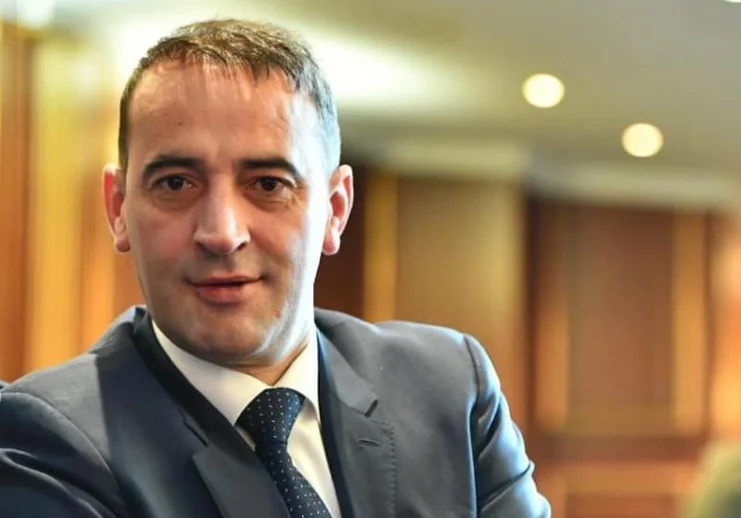 Daut Haradinaj kërkon t’u falen gjobat gastronomëve