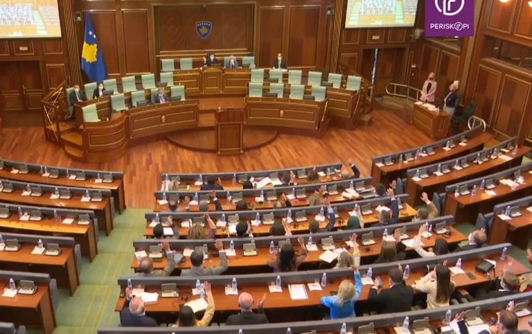 Deputetët e VV miratojnë vendimin për ndarjen e 11 milionë euro për energjinë e serbëve të veriut