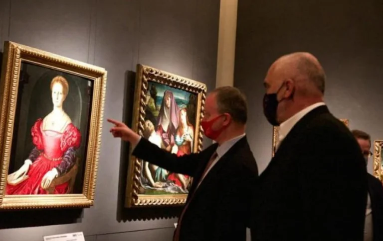 ​Rama në Firence, viziton muzeun Uffizzi, bashkë me kardinalin shqiptar Ernest Troshani