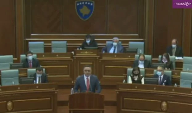 Tahiri: E pamoralshme që grupet parlamentare me mbajtë takime me 50 veta, e mos me u sanksionu
