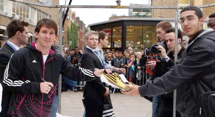 Këpucët me të cilat Messi theu rekordin legjendar të Pele, hidhen në ankand për një shumë marramendëse