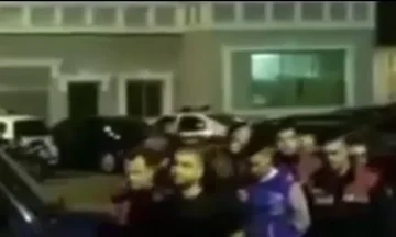 “contestants arrêtés contre”, vidéo publiée