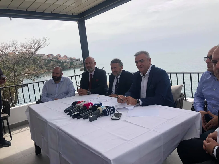 Kosova dhe Mali i Zi nënshkruajnë marrëveshje bashkëpunimi në fushën hotelerisë dhe turizmit