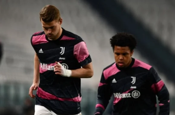 De League: Juventu demands second place
