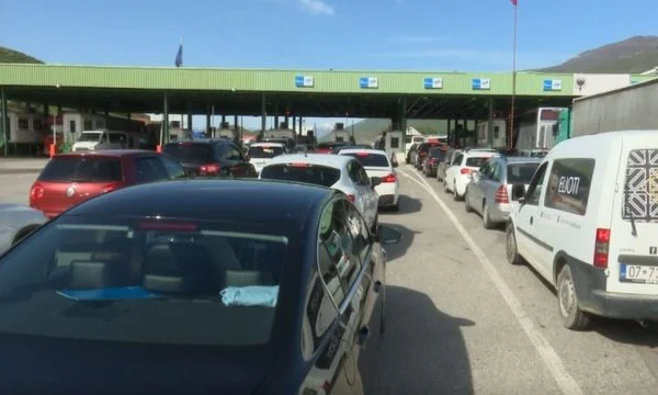 Kosovars lancé massivement pour l'Albanie