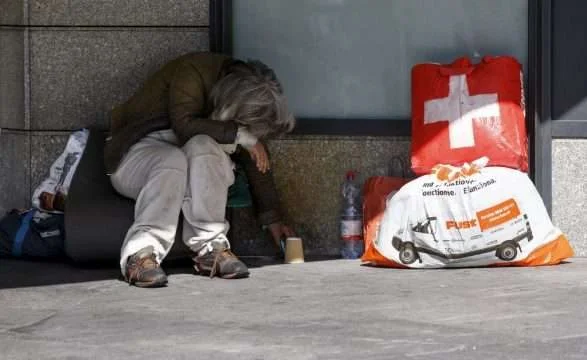 Basil offre un billet aller simple pour mendiants en Europe, mais à une condition