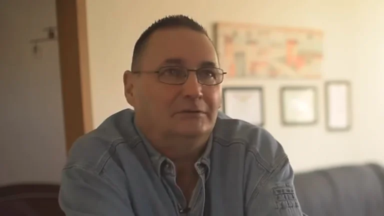 Halil Kastrati hace que el francotirador americano del KLA case