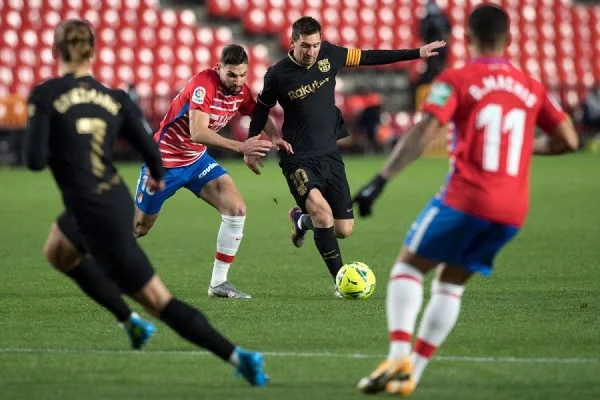 Barcelona, with a victory today against Granada, grabs the primat in La League, five weeks before the end