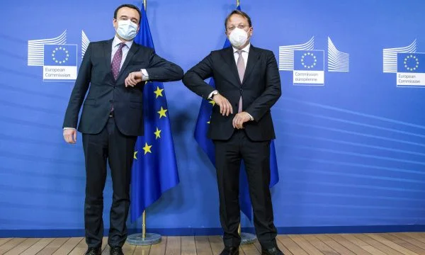 Kurt rencontre Varhely: les États des Balkans doivent être traités comme de futurs membres de l'UE