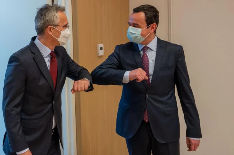 Stoltenberg n'a pas fait référence à Kurti comme premier ministre, la mission américaine intervient avec “corrections”