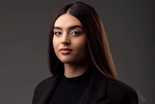 Durres de 22 años para ser diputado en el Parlamento de Albania