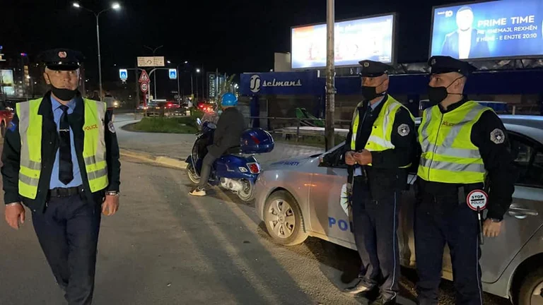 La policía continúa patrullando las medidas anticondavit