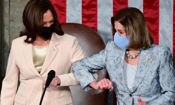 Nancy Pelos' Kamala Harris marca el momento histórico durante el discurso del presidente
