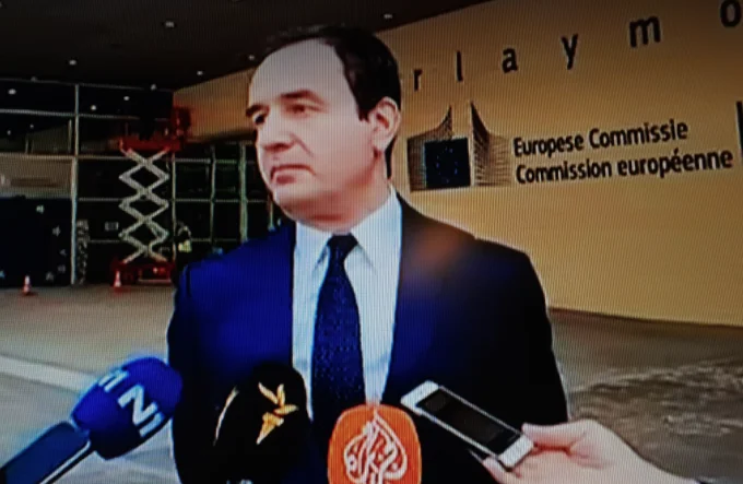 De Bruselas: Kurti dice que está saliendo con Vuciqi, no comenta los documentos.