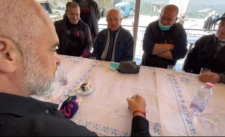 “Ici ils ont pu faire un but, ici nous étions à la pénalité corporelle” Rama fait un peu d'humour après la victoire