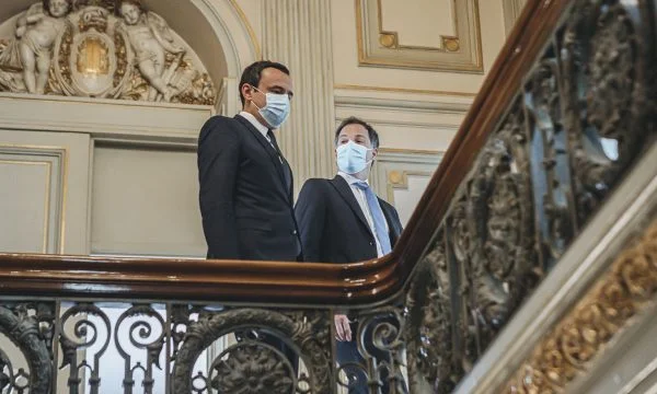 Le gouvernement informe les gens un peu plus longtemps de la rencontre de Kurti avec son homologue belge