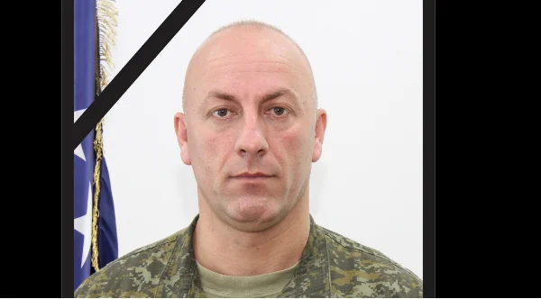 La trágica muerte de Mitrovica bajo Colón ahora está siendo sepultada
