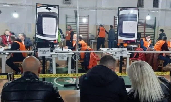 ¿Cuántos votos recibió cada candidato en todos los condados