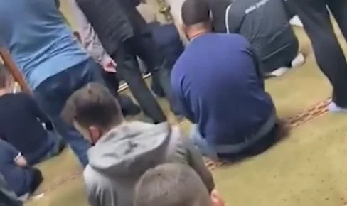Rivalry entre los putos en Pec: Enes Goga libera el suéter de Safet Pushka afuera