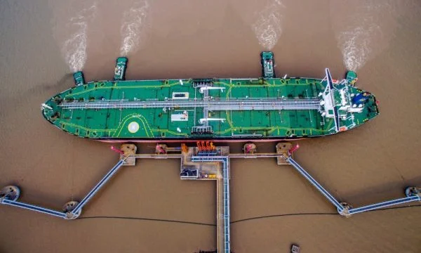 Desastres: Un millón de barriles de petróleo a bordo