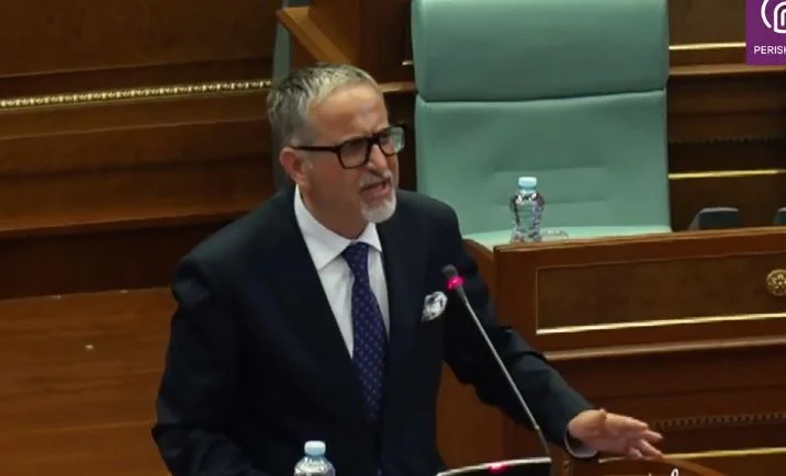 Les raisons de Berisha pour son année : Superman ne pouvait même pas vacciner la moitié de la population.