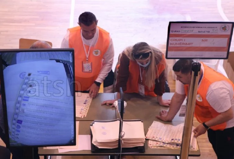 Vlora: Un total de 3405 mesas electorales, el SP lidera con 57.89%