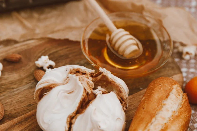 ¿Por qué no se debe comer miel con una cuchara de metal? Aprender Expertos ' Verdades