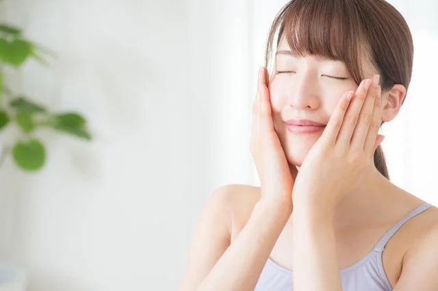 Les Japonais utilisent la méthode de bain 4-2-4 pour la peau de bébé: C'est si simple!