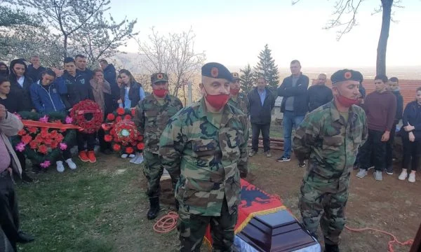 Última despedida del asesinato en Novoselle, Peja