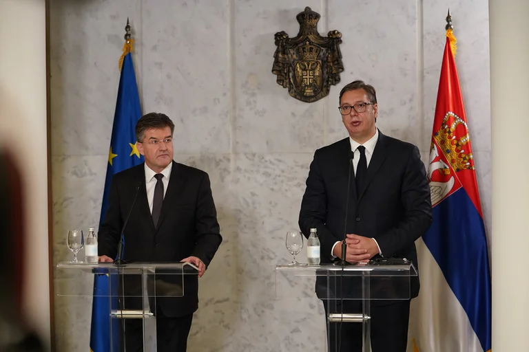 Lajcak von Kosovo nach Serbien, erstes Treffen mit Vucinqi