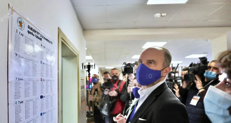 Chef de l'UE en Albanie: processus sans problèmes respecté par le résultat de la CCE