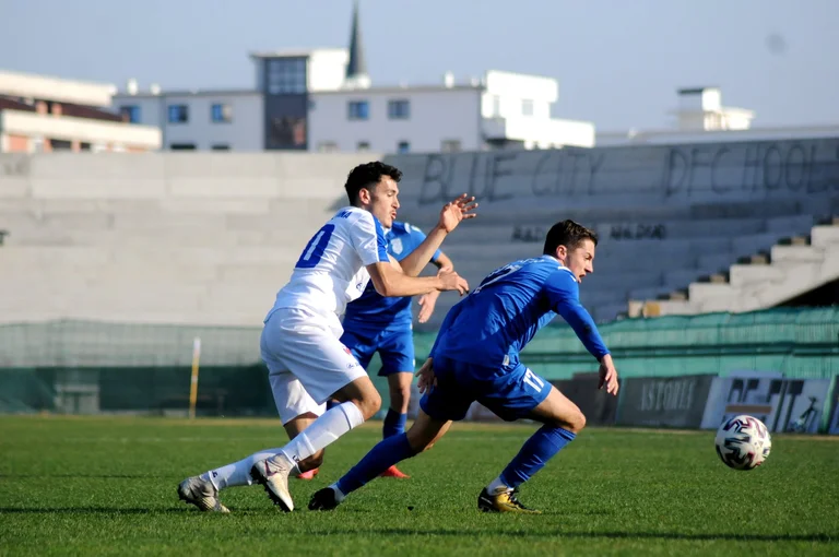 Close the first pieces: Light-Pristina, Balkans-Jilani and Llap-Trepca 89.