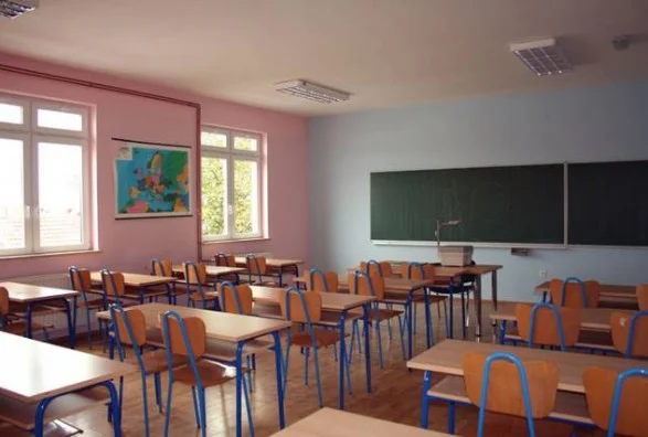 Perturbation de la propagation du coronaire dans les écoles du Kosovo