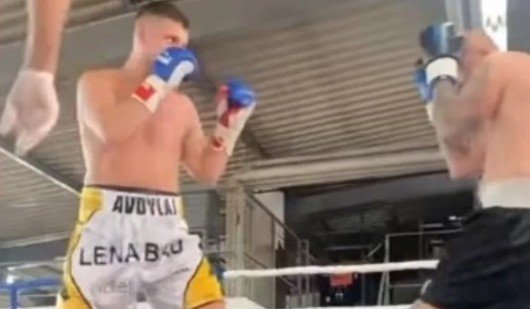 Kosovo boxer wins with a funny knockout against Bulgarian, hard to explain what's going on here
