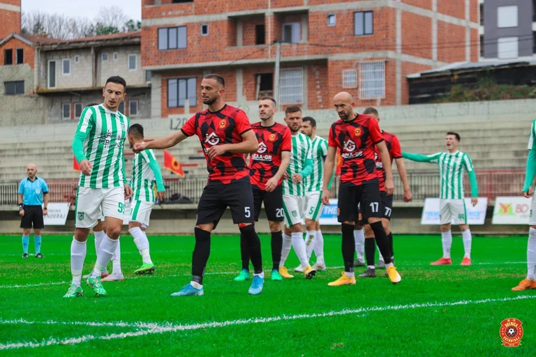 Arberia gana, último sorteo de aliento en el partido Drenica-Fernikli