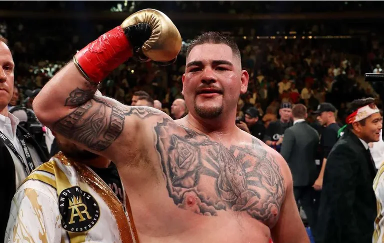 Die große Menge Andy Ruizs Familie gewann nach dem Wett über seinen Sieg über Anthony Joshua