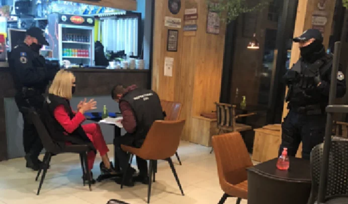 Action à Prizren, la police et l'inspection ferment trois locaux et prononcent des amendes