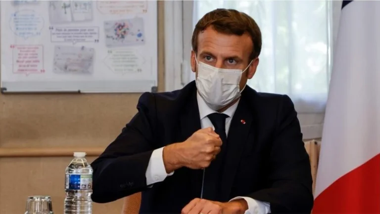 Macron kërkon mobilizimin e studentëve dhe mjekëve në pension për vaksinimin