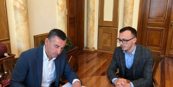 Bytyci: Albin Kurti a través de Albulen Hadziu está atacando soldados del KLA en La Haya