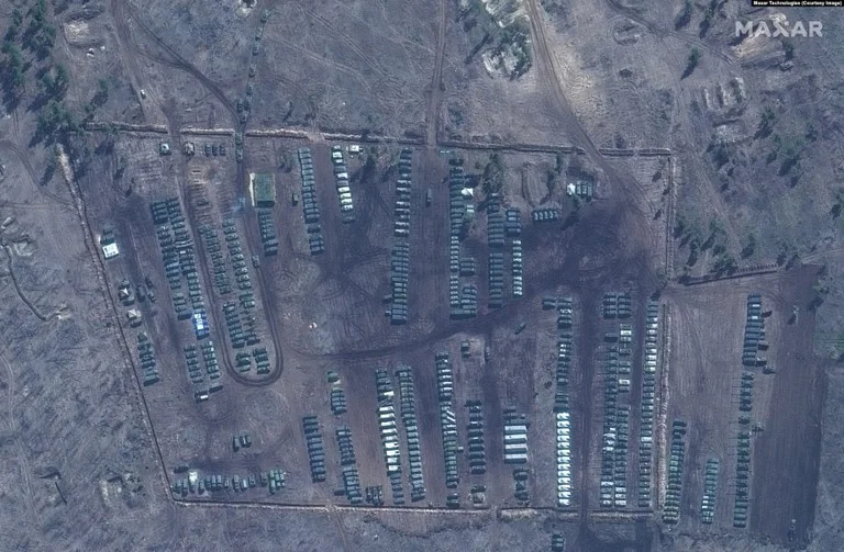 Imágenes satélite de la reunión del ejército en Rusia y Ucrania
