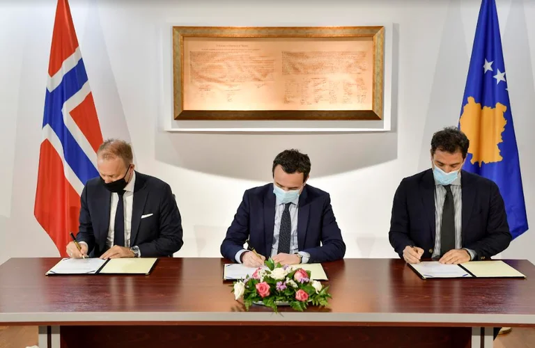 Kurti and Norwegian ambassador sign memorandum of understanding