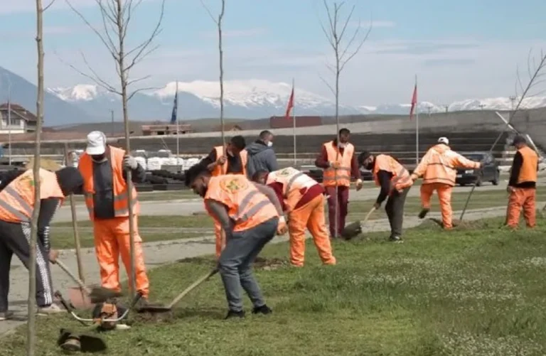 Gjakova municipality planted 400 seedlings for the 400 martyrs of Meya
