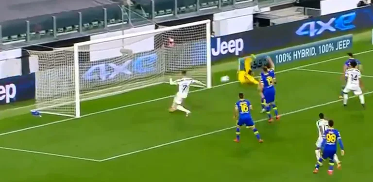 As a true defender, Parma sees CR7's hare and takes the ball off the gate and denies the goal of Juvenus